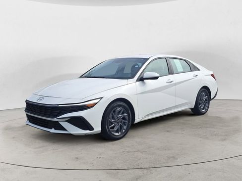 Used 2024 Hyundai Elantra SEL image 7