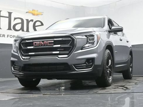Used 2024 GMC Terrain AT4 AWD/4WD image 4