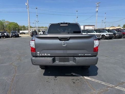 Used 2022 Nissan Titan SV AWD/4WD image 6