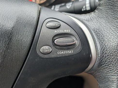 Used 2017 Nissan Pathfinder SL FWD image 16