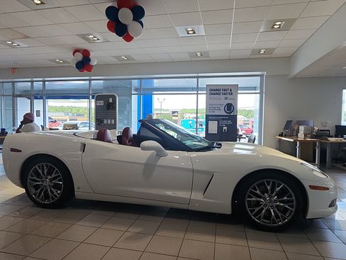 Used 2009 Chevrolet Corvette Convertible w/ Preferred Equipment Group RWD image 6