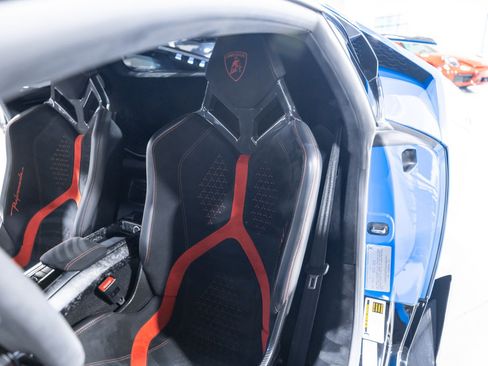 Used 2018 Lamborghini Huracan Performante AWD/4WD image 39