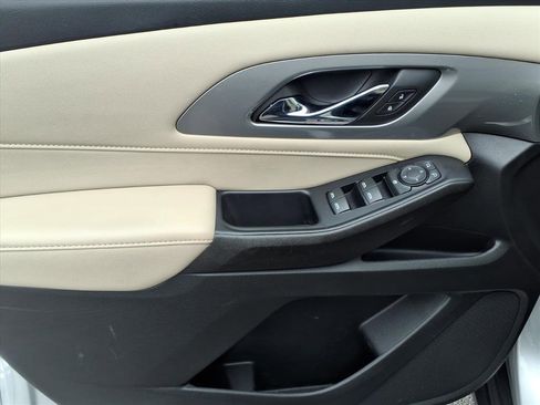 Used 2022 Chevrolet Traverse LS image 15