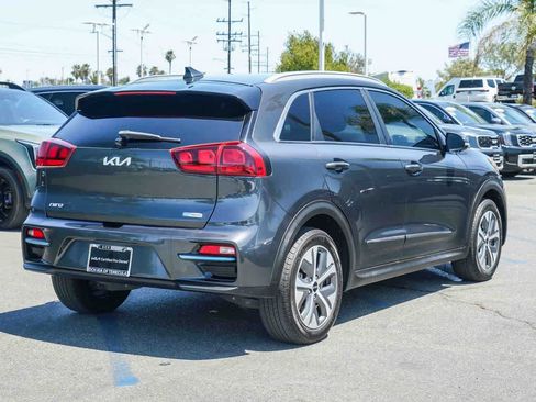 Certified 2022 Kia Niro EX FWD image 4