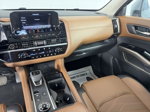 Certified 2024 Nissan Pathfinder Platinum AWD/4WD image 4