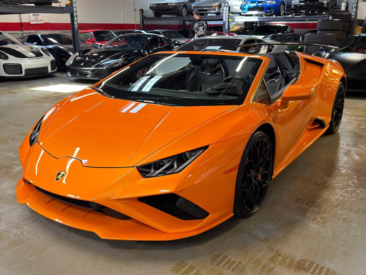 Used 2021 Lamborghini Huracan EVO RWD image 12