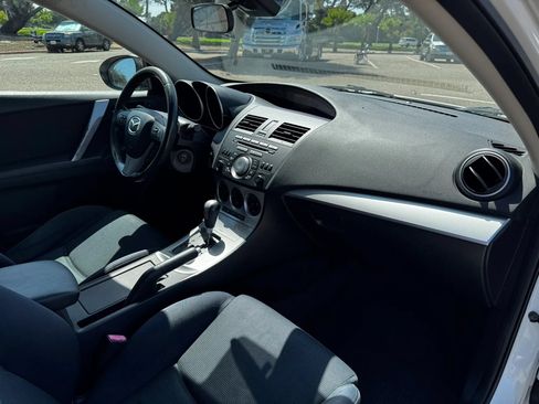 Used 2011 MAZDA MAZDA3 s Sport w/ Tech Pkg FWD image 19