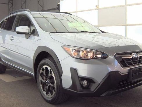 Used 2022 Subaru Crosstrek 2.0i Premium w/ Moonroof Package image 4
