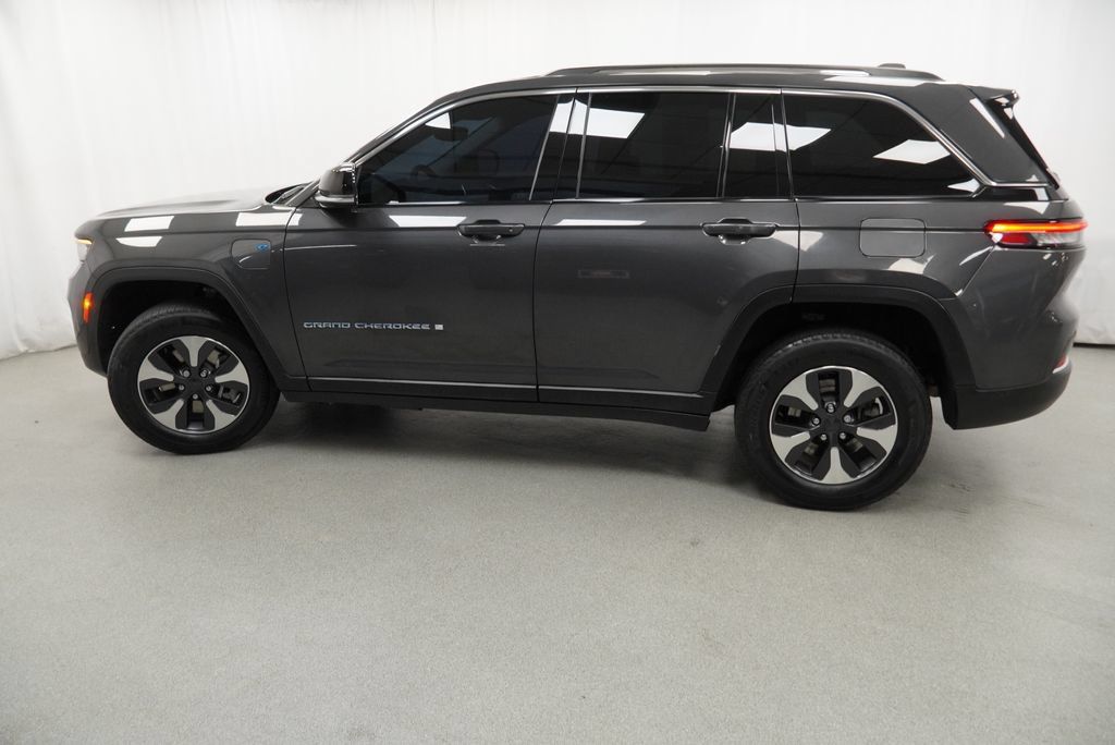 Used 2023 Jeep Grand Cherokee 4WD 4xe image 18