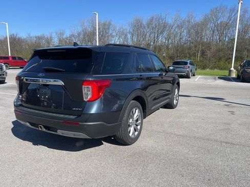 Used 2022 Ford Explorer XLT w/ Equipment Group 202A image 3