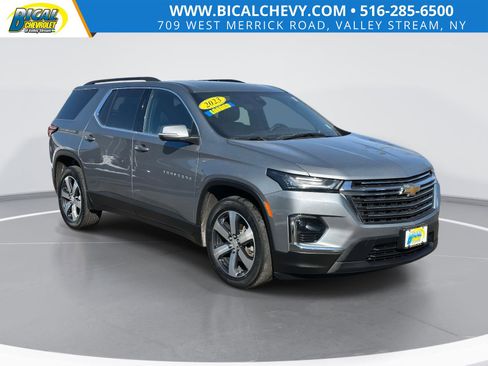 Certified 2023 Chevrolet Traverse LT w/ LT Premium Package image 1