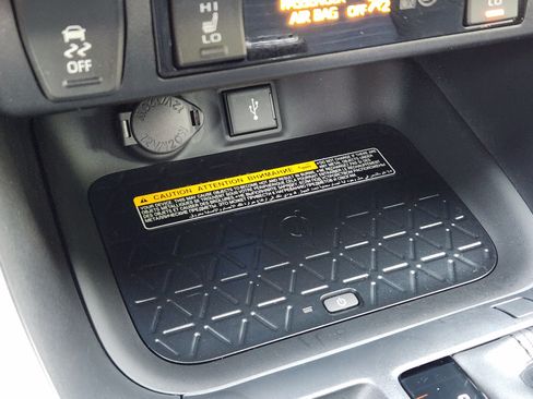 Used 2021 Toyota RAV4 XSE AWD/4WD image 13