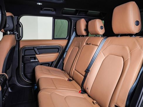 Used 2025 Land Rover Defender 110 X-Dynamic SE AWD/4WD image 17