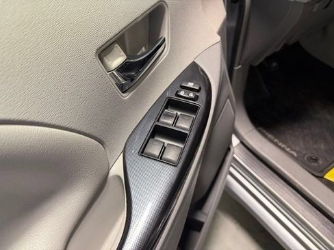 Used 2013 Toyota Sienna SE FWD image 12