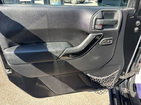 Used 2015 Jeep Wrangler Unlimited Sahara AWD/4WD image 16