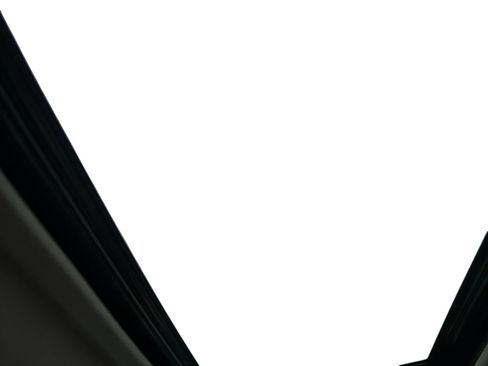 Used 2023 Toyota Sienna XLE FWD image 3