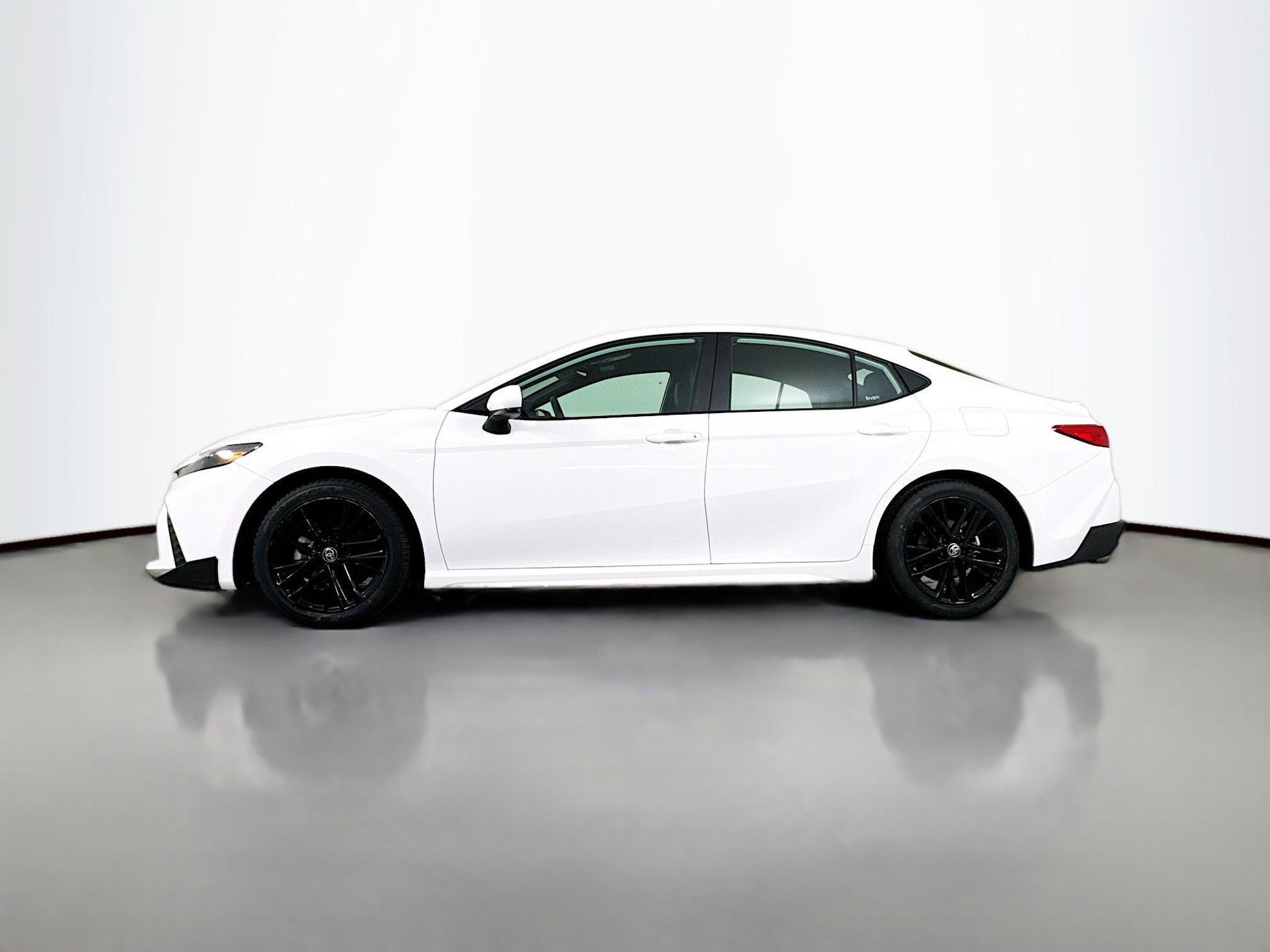 Used 2025 Toyota Camry SE w/ Multimedia Upgrade Package FWD image 4