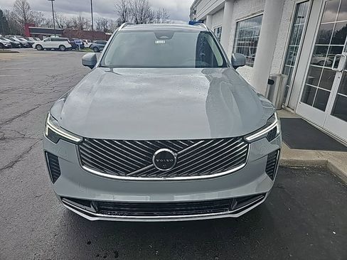 Used 2025 Volvo XC90 B6 Plus image 3