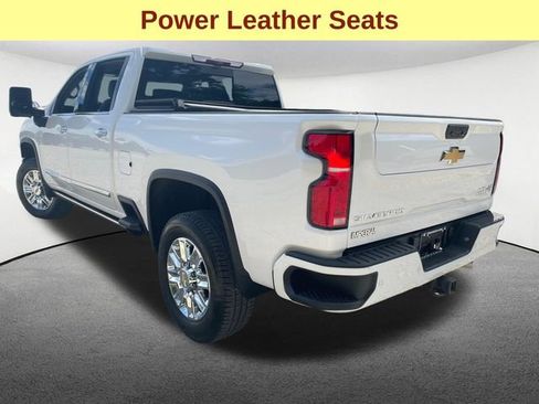 Used 2024 Chevrolet Silverado 2500 High Country w/ Technology Package AWD/4WD image 9
