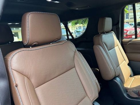 Used 2022 Chevrolet Suburban High Country AWD/4WD image 29