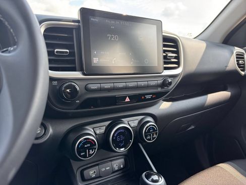 Used 2026 Hyundai Venue SEL FWD image 17