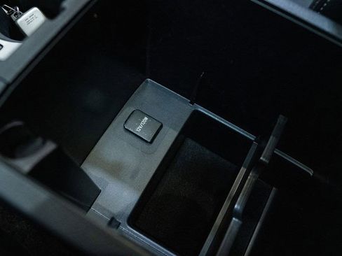 Used 2016 Toyota 4Runner Limited image 32