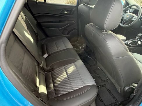 Used 2025 Chevrolet Trax LT image 18