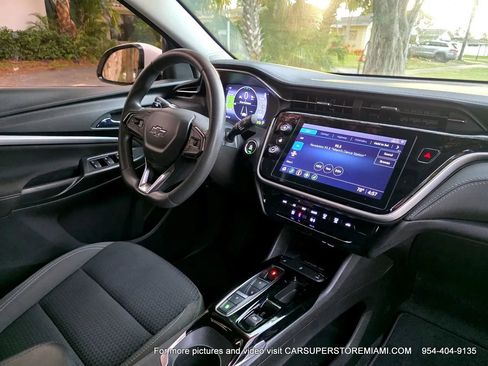 Used 2022 Chevrolet Bolt EUV LT w/ Driver Confidence Package image 9