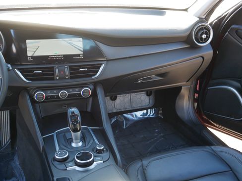 Used 2018 Alfa Romeo Giulia AWD image 21