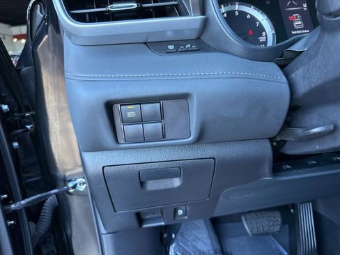 Used 2022 Toyota Highlander L image 23