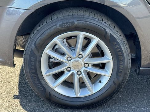 Used 2020 Dodge Grand Caravan SE image 12