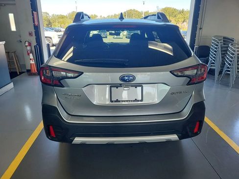 Used 2022 Subaru Outback Limited image 3