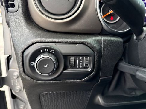 Used 2021 Jeep Wrangler Sport image 24