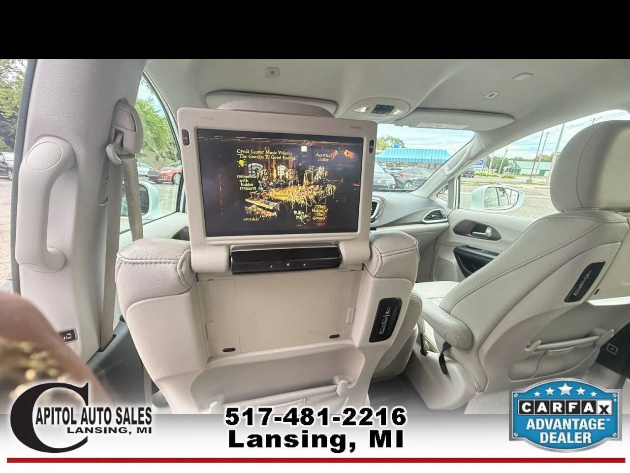 Used 2018 Chrysler Pacifica Touring-L Plus w/ Tire & Wheel Group FWD image 16
