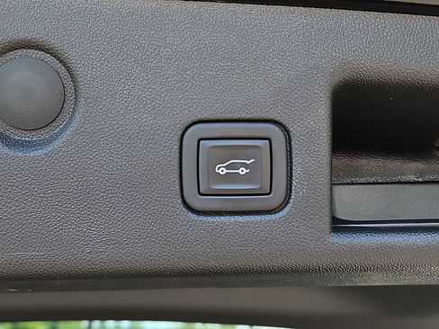 Used 2024 Chevrolet Equinox LT FWD image 29