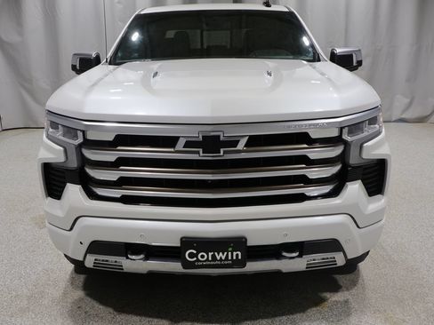 Used 2022 Chevrolet Silverado 1500 High Country w/ High Country Premium Package AWD/4WD image 9
