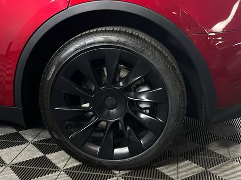 Used 2024 Tesla Model Y Long Range image 10