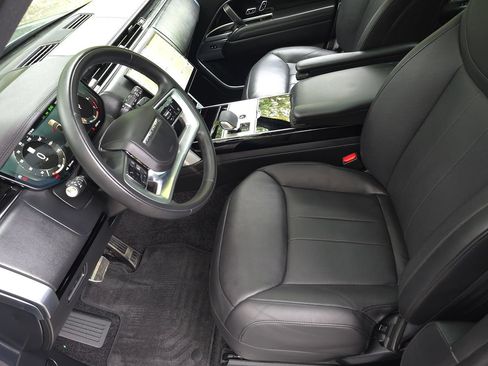 Used 2024 Land Rover Range Rover Long Wheelbase SE AWD/4WD image 12