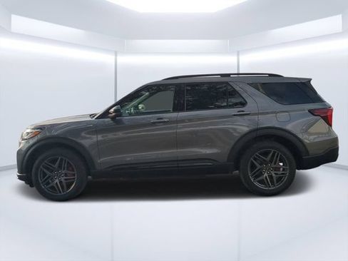 Used 2025 Ford Explorer ST-Line w/ ST-Line Street Pack AWD/4WD image 6