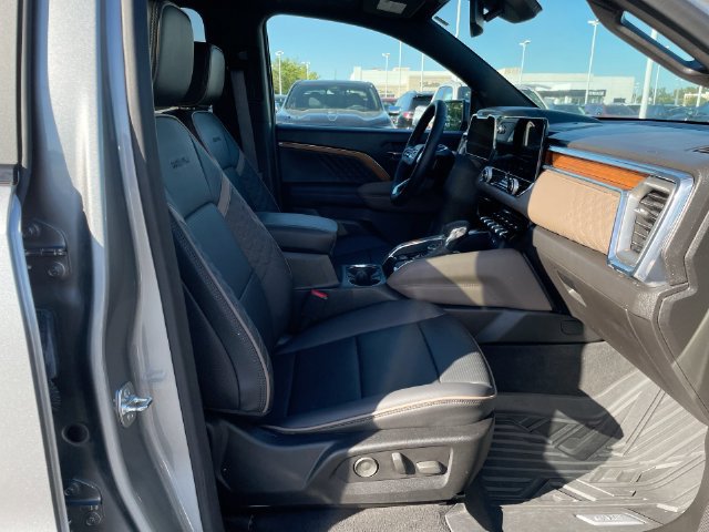 Used 2024 GMC Canyon Denali AWD/4WD image 17