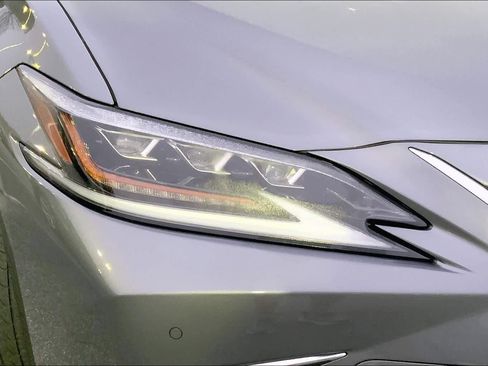 Used 2019 Lexus ES 300h image 26