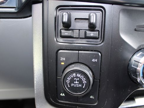 Used 2021 Ford F150 Limited image 30