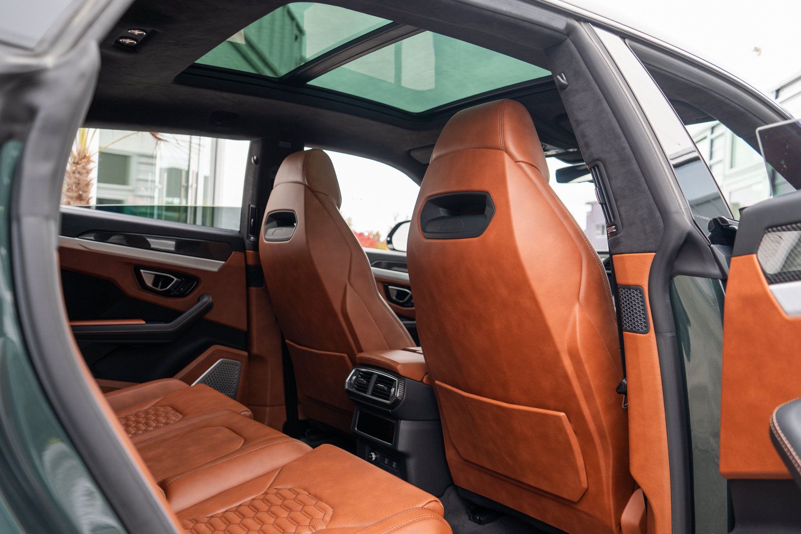 Used 2022 Lamborghini Urus AWD/4WD image 29