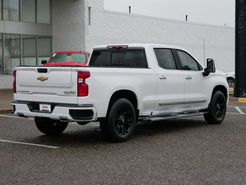 Used 2025 Chevrolet Silverado 1500 High Country w/ Technology Package image 3