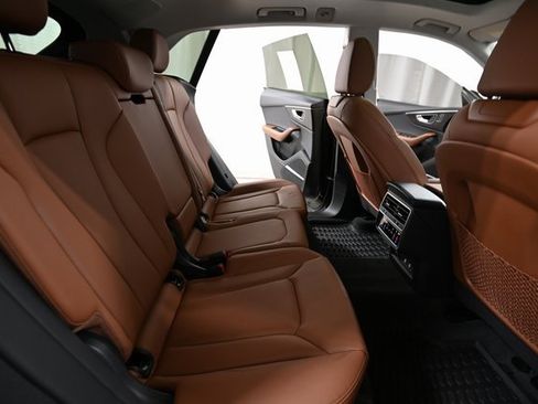 Used 2022 Audi Q8 Premium Plus w/ Premium Plus Package image 28