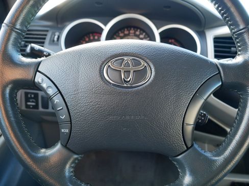 Used 2006 Toyota Tacoma PreRunner image 25