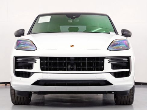 Used 2024 Porsche Cayenne Turbo image 7