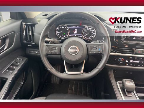 Used 2025 Nissan Pathfinder SV AWD/4WD image 15