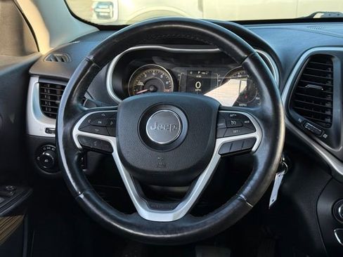 Used 2014 Jeep Cherokee Latitude w/ Cold Weather Group FWD image 6