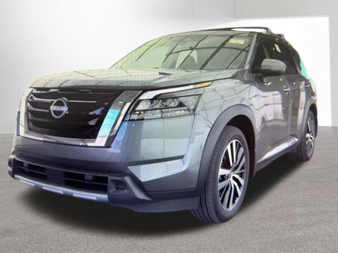 Used 2025 Nissan Pathfinder Platinum w/ Cargo Package AWD/4WD image 3